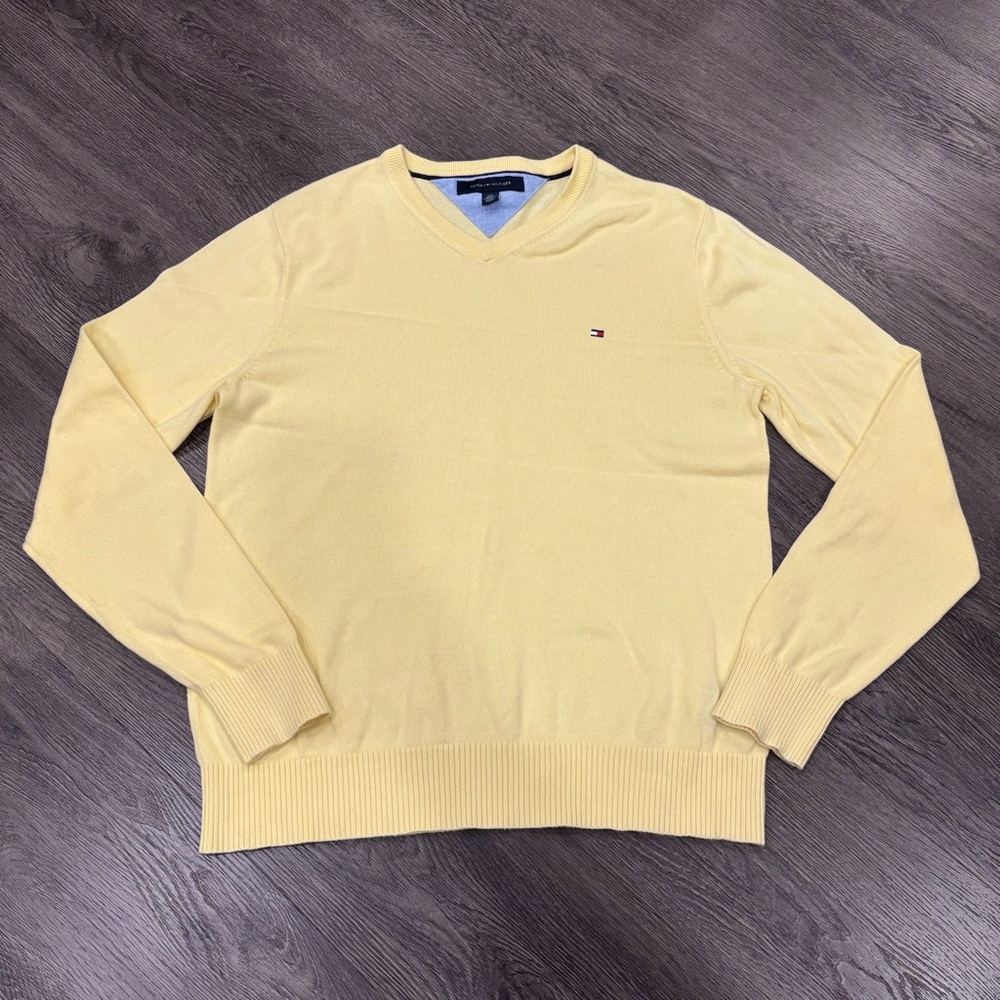 Preppy (small stain), Tommy Hilfiger V-Neck Sweater, Men’s S, Unisex, Yellow